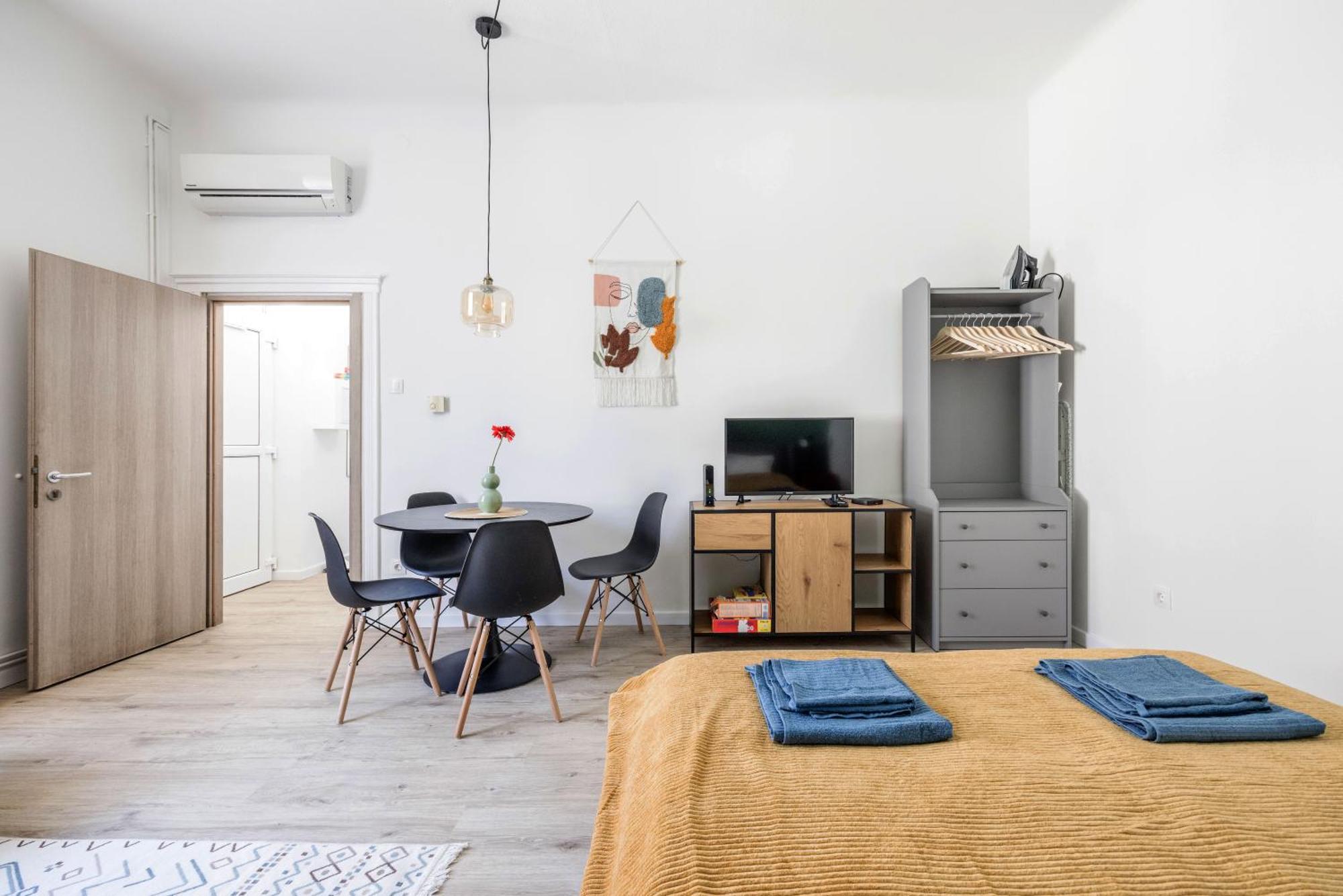 Stylish And Colourful Apartment In The City Centre — Photos 1