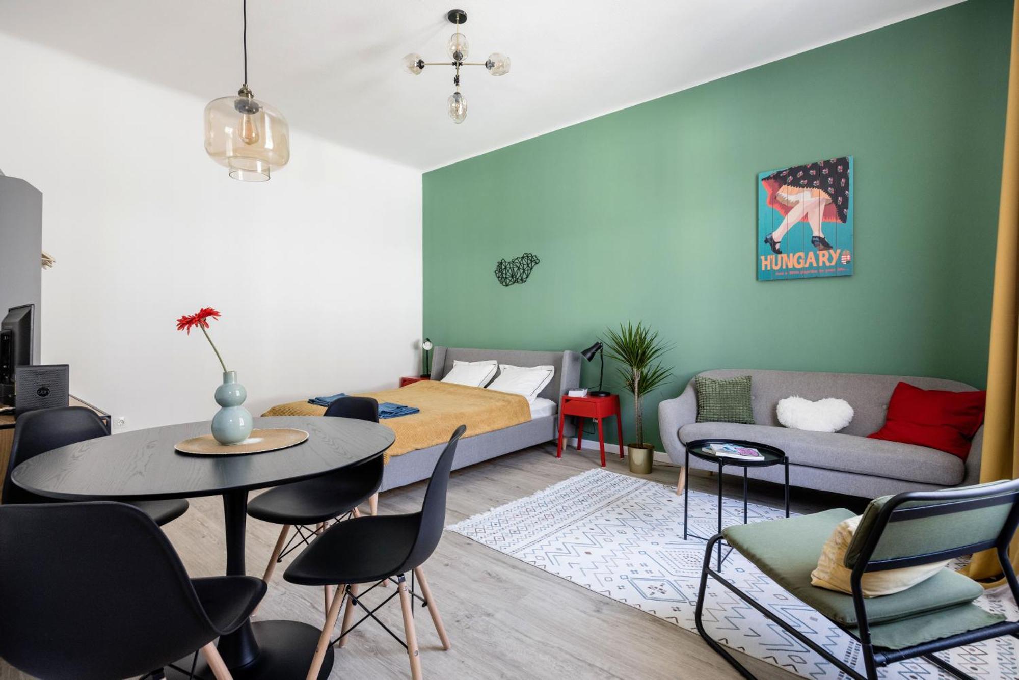 Stylish And Colourful Apartment In The City Centre, Budapest
